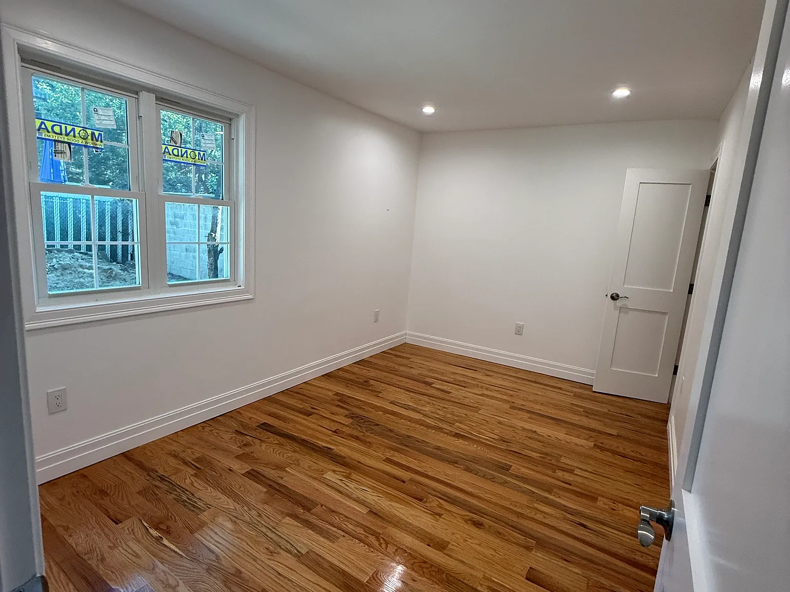 3 bed, 1300 sqft, $4,000 — Photo 4