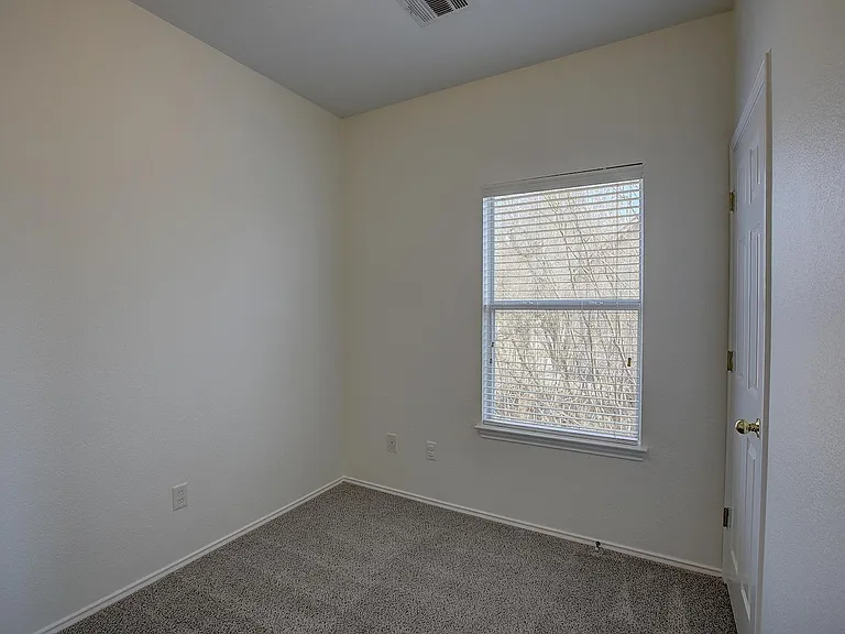 1102 E 3rd St — Photo 23