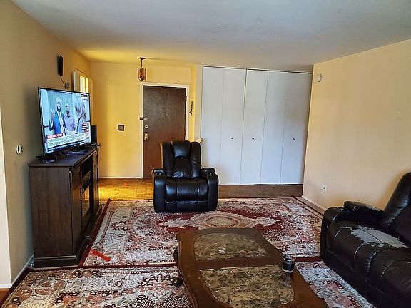 5th image of 10015 Beverly Dr APT 206