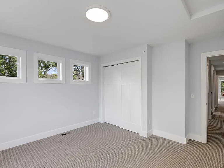 2421 2nd St NE — Photo 24