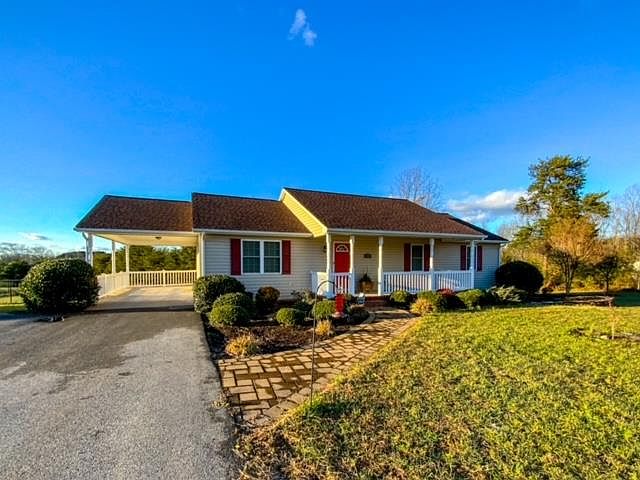 1st image of 300 Waller Ln