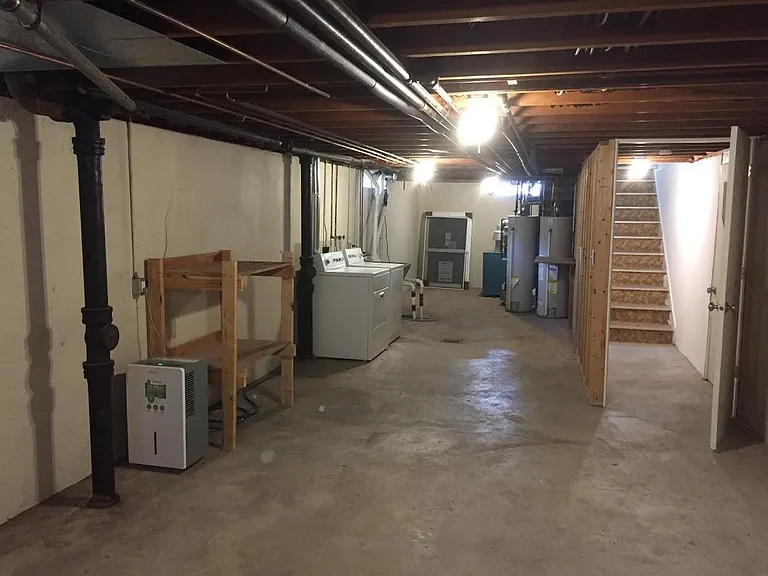 1026 W Lorain St — Photo 35