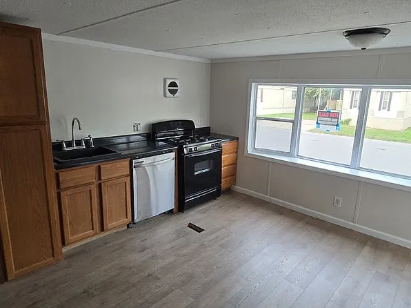 28 N Overbrook Dr, Saint Charles, MO 63301