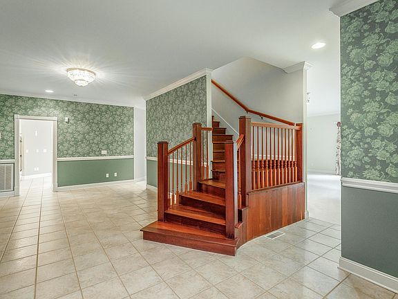 5th image of 601 Stonebrook Dr