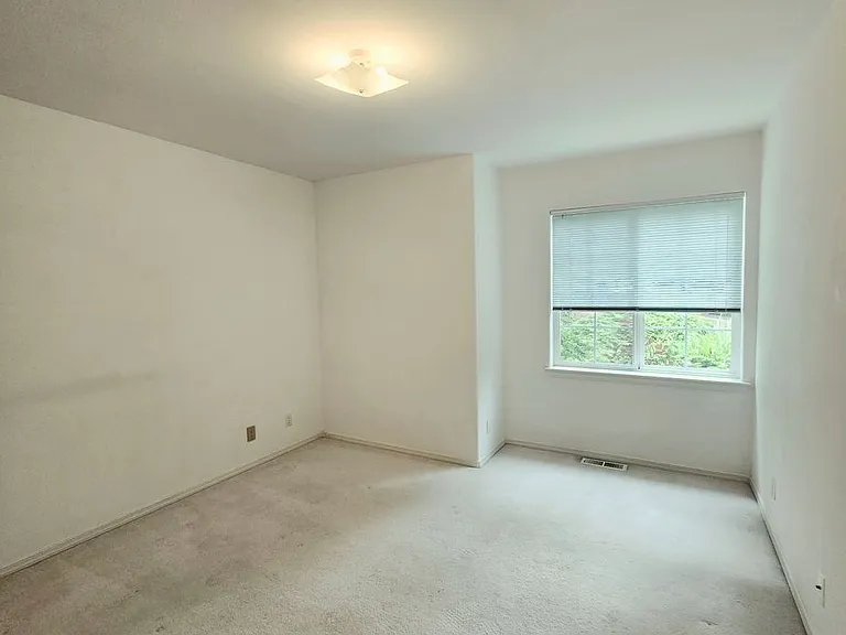 101 Mockingbird Ln — Photo 16