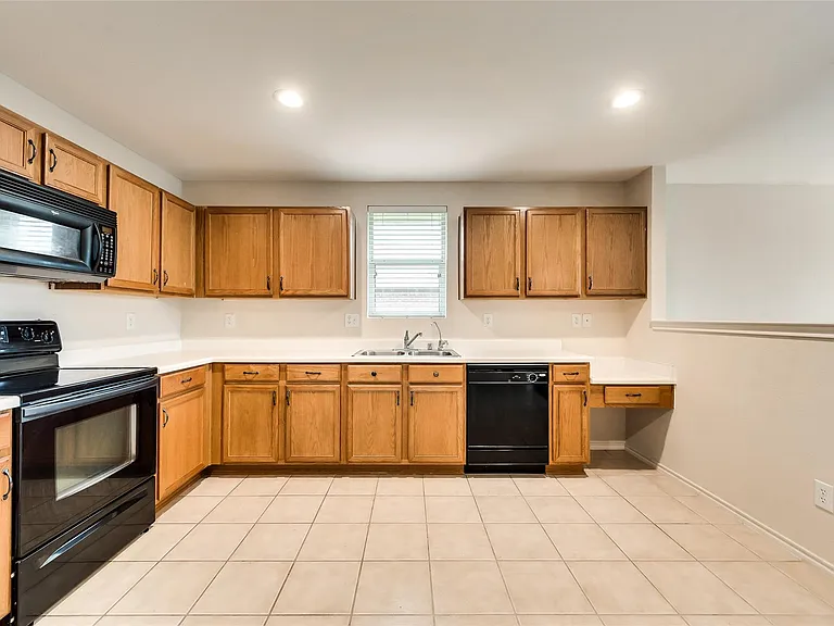 716 Rainsville Dr — Photo 7