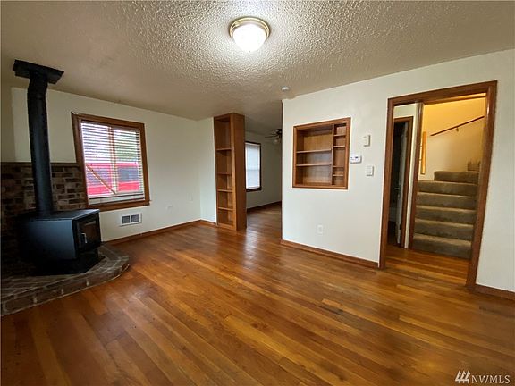 3rd image of 5434 McDacer Ave