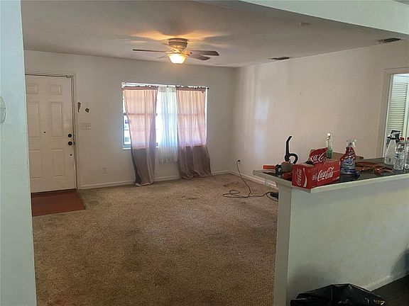 5th image of 3556 Edgewater Dr