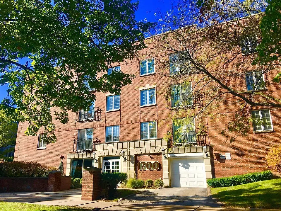 1700 Hinman Avenue Apartments