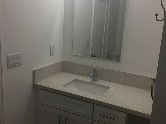 5th image of 1330 S Van Ness Ave #1330