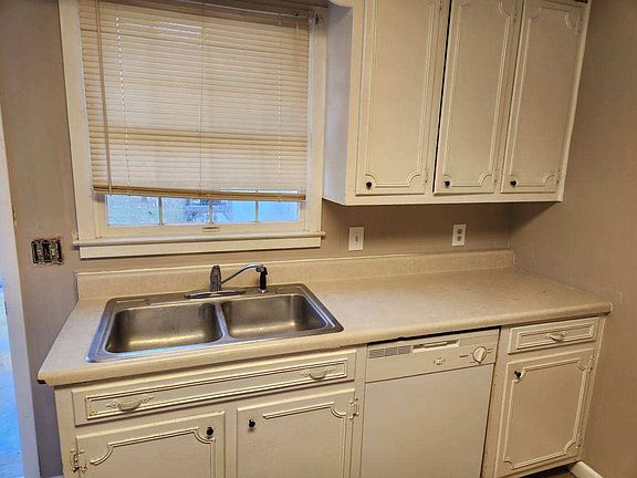 3rd image of 213 Tremont Dr #211