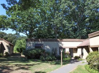 1042A Heritage Vlg, Southbury, CT 06488