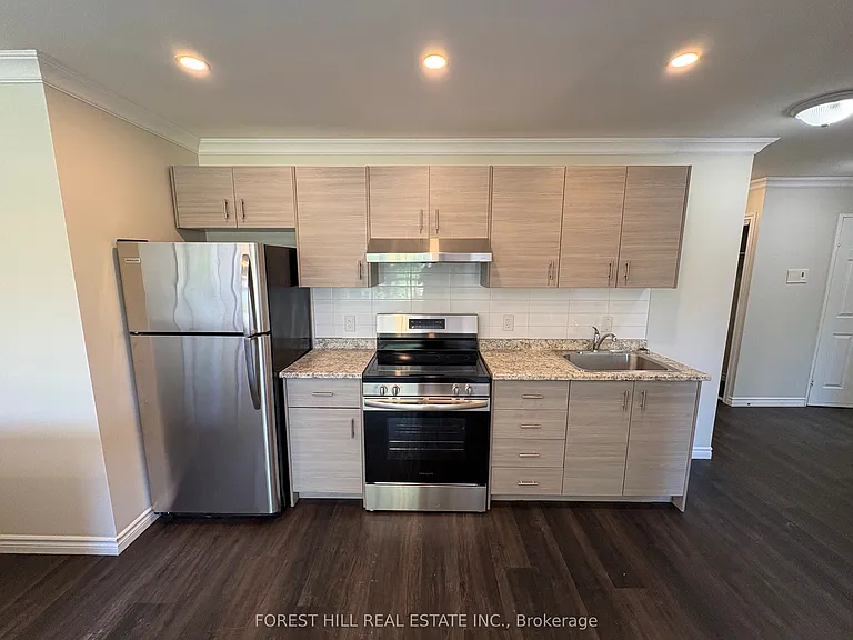 130 King St E #8 — Photo 5