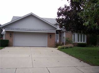 1263 E Meadow Dr, Oregon, OH 43616