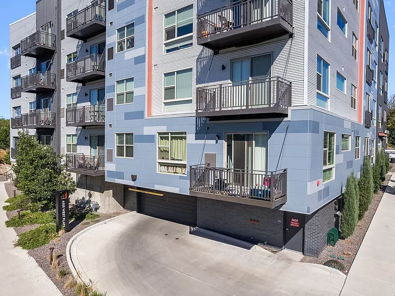 Axis West Flats — Photo 44