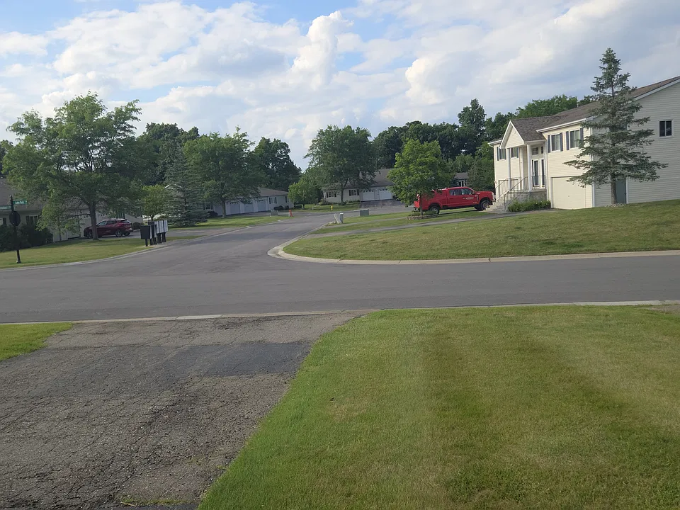 1098 Lake Park Dr