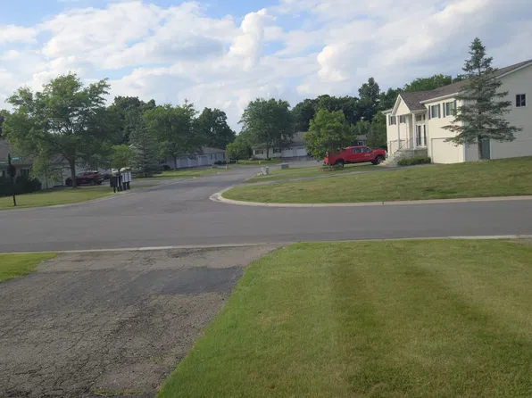 1098 Lake Park Dr, Grand Blanc, MI 48439