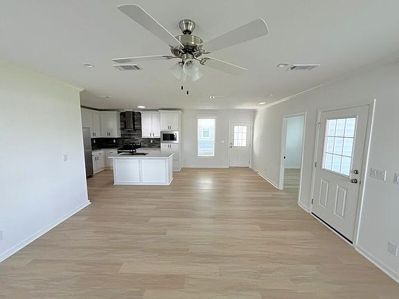 4th image of 5656 Woodford St
