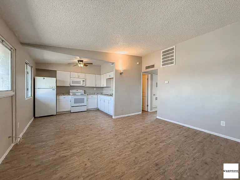2139 W Devonshire Ave #3 — Photo 4