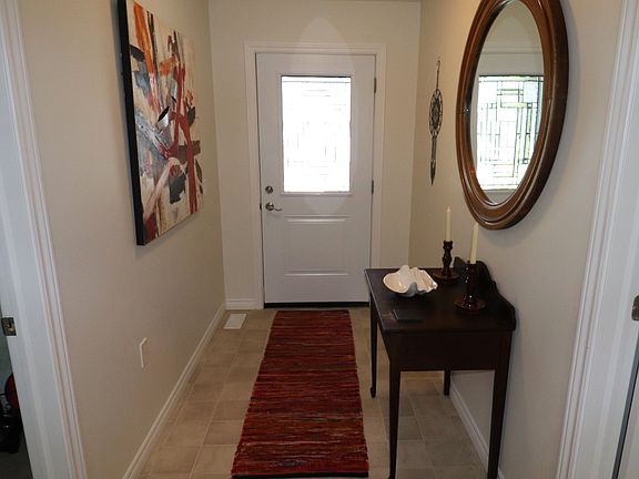 5th image of 20 Huron Heights Dr