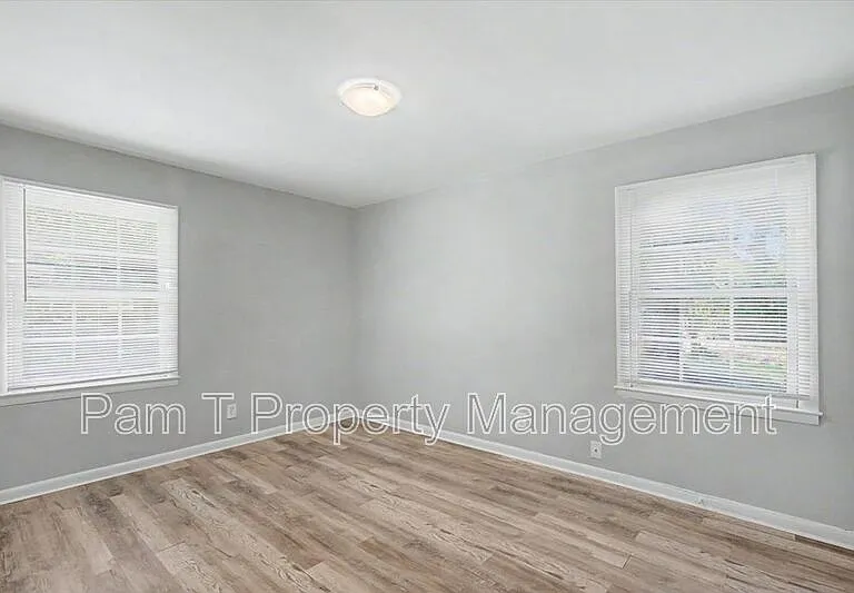 1719 E 59th St — Photo 15