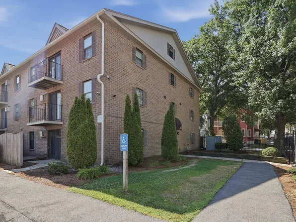 80 Stanton St APT 2, Worcester, MA 01605