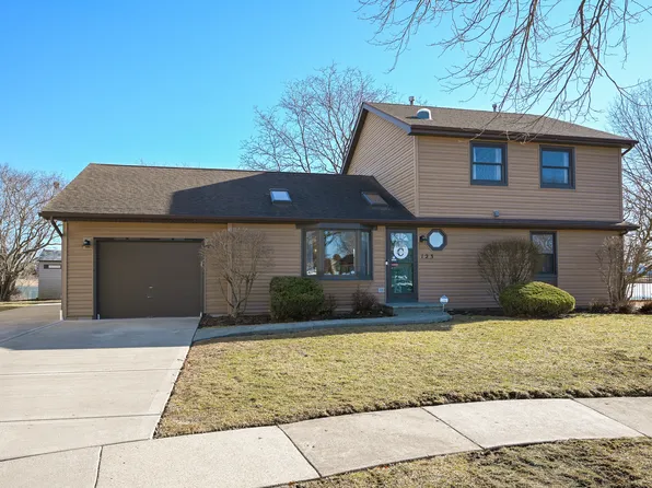 123 Heather Ln, Streamwood, IL 60107