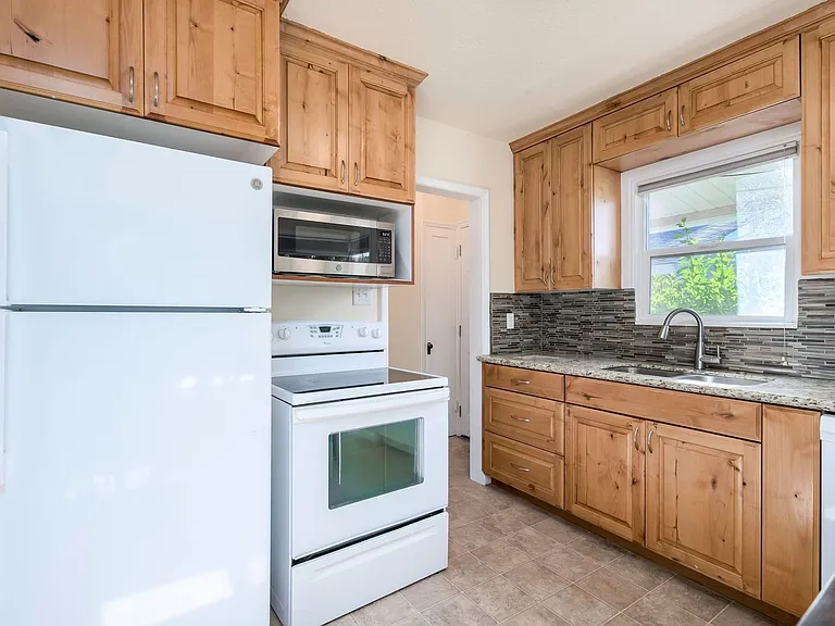 632 E Kensington Ave — Photo 3