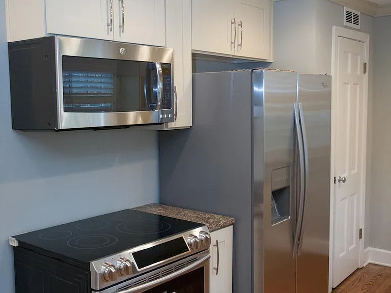 3927 Woodlawn Dr — Photo 6