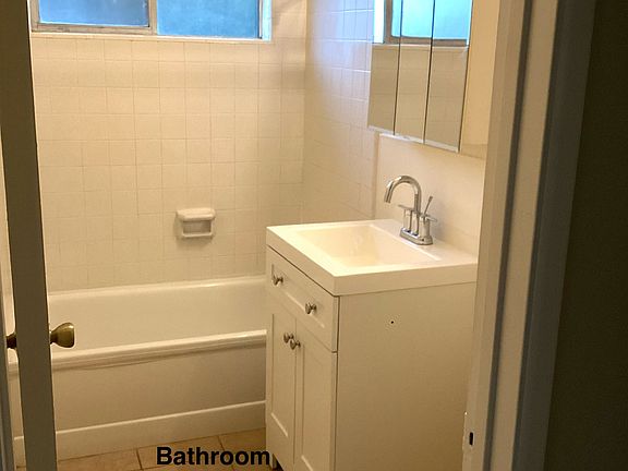 3rd image of 723 Eucalyptus Ave #B90493432