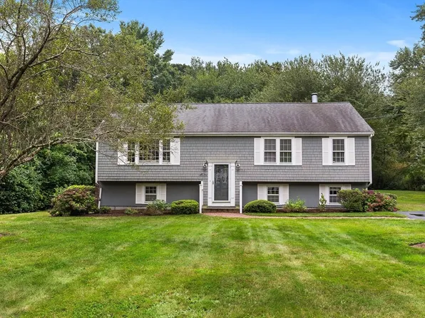68 Cedarwood Rd, Hanover, MA 02339