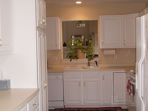 3rd image of 1 Mayfield Dr