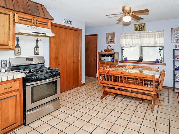 5th image of 303 N Edgewood Dr
