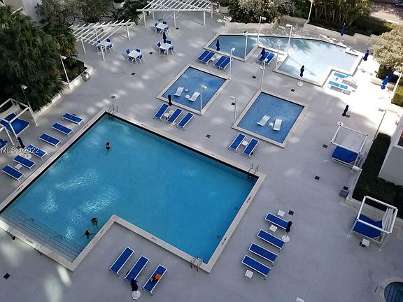 4th image of 1800 N Bayshore Dr APT 2110