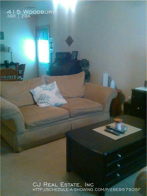 2nd image of 415 NW Woodbury Dr