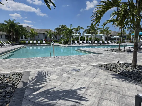 10105 Lake Wales Cir, Sarasota, FL 34241