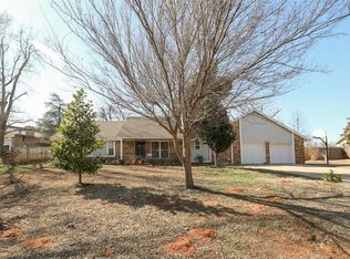 605 N Country Club Ter, Mustang, OK 73064