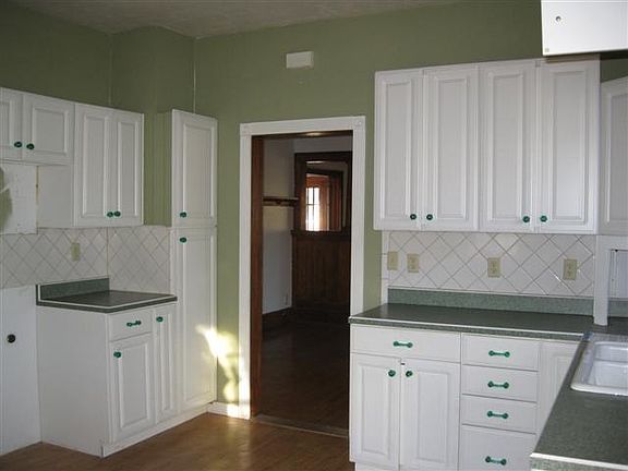 4th image of 1303 N Broadway Ave