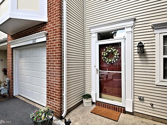 4th image of 107 Aqueduct Dr