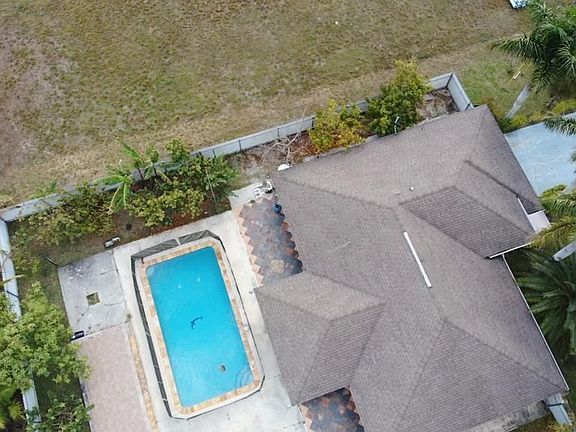 4th image of 329 NW 12th Pl