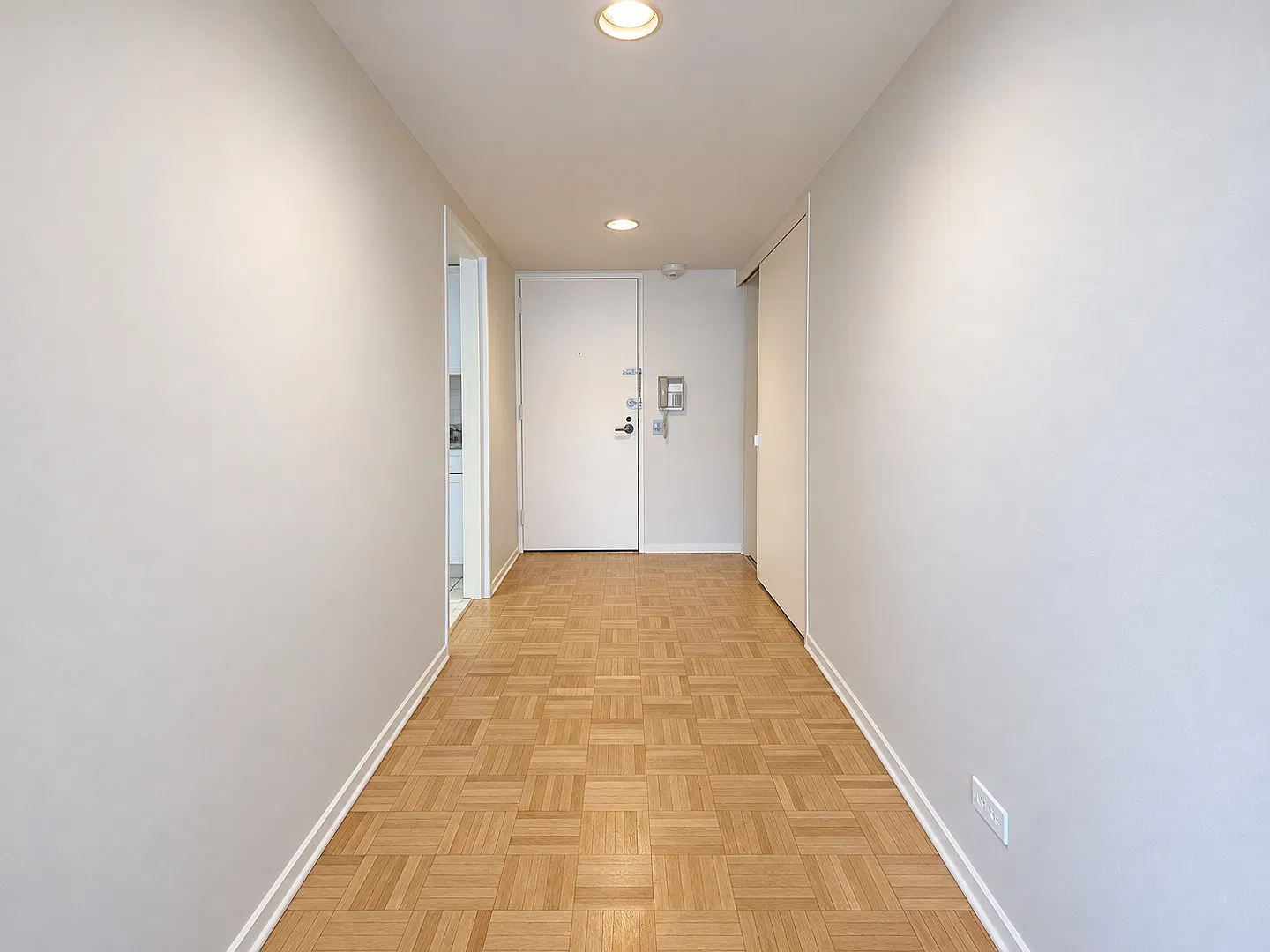 175 E Delaware Pl — Photo 3