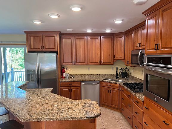 5th image of 4660 E Lansing Rd