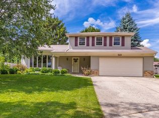 510 Sandy Ct, Libertyville, IL