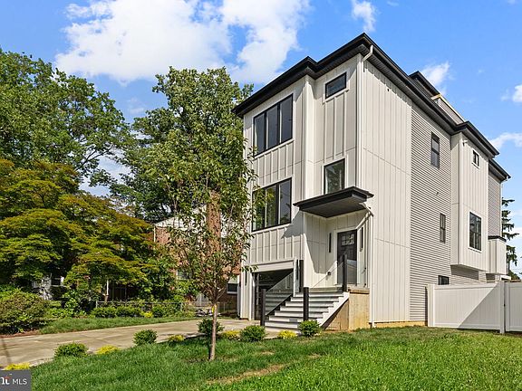 2nd image of 469 Aurania St