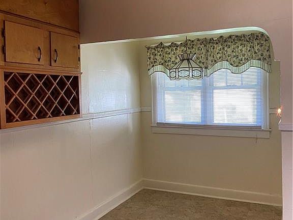 2nd image of 2024 Evergreen Pl
