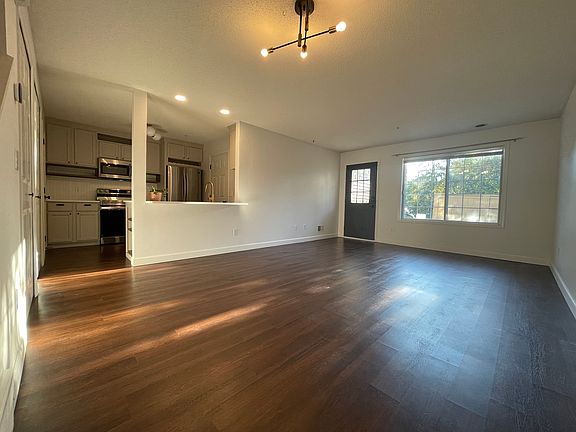 4th image of 11028 Lexington Dr