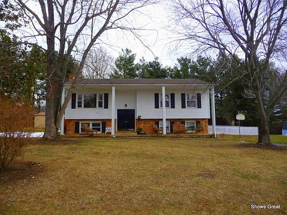 2nd image of 22 Newport Cir