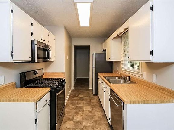 4th image of 2711 Glenwood Trl