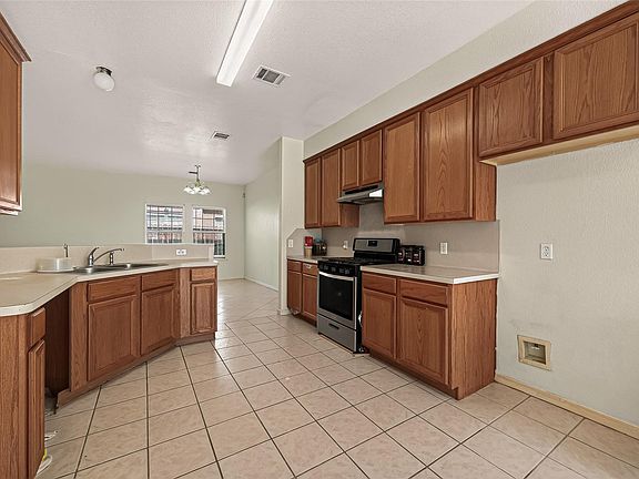5th image of 10106 Gil Jr Ln