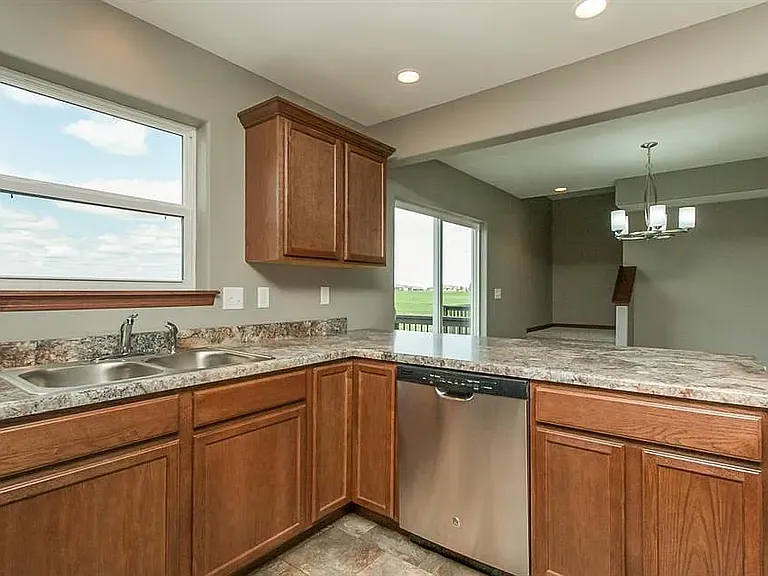 3703 English Glen Ave — Photo 8